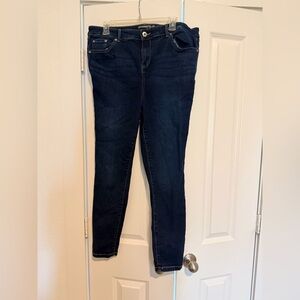 Torrid MID FIT DISCONTINUED Super Skinny Dark Wash Denim Jeans 5-Pocket Blue